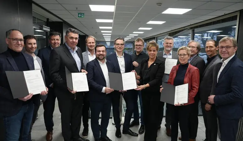 Konsortium mit Ministerin Neubaur (6.v.r.) in Düsseldorf